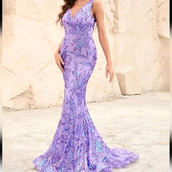 Purple Floral Contrast SequinedSleevelessMermaid Maxi Gown